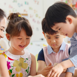 5 hoat dong thu vi giup tre phat trien tri thong minh tu som Bác sĩ Hoàng Minh Tài Go1care