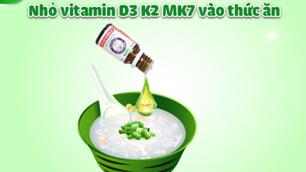 Nhỏ vitamin D3 K2 vào thức ăn cho bé