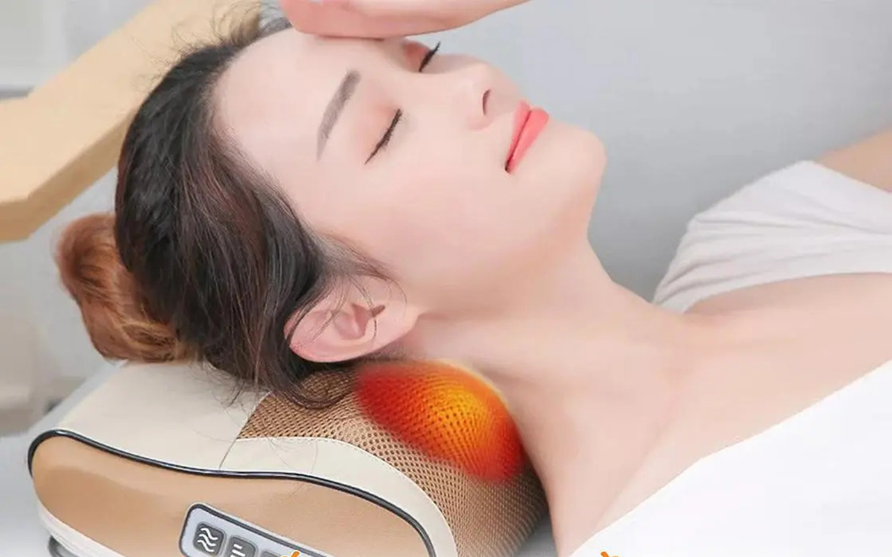 cách sử dụng gối massage cổ vai gáy