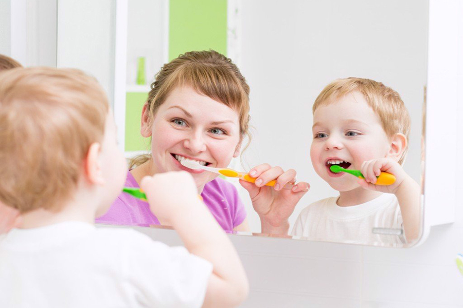 cham soc rang mieng 2 10 Cách Bảo Vệ Răng Miệng Hiệu Quả Cho Trẻ Em Go1care