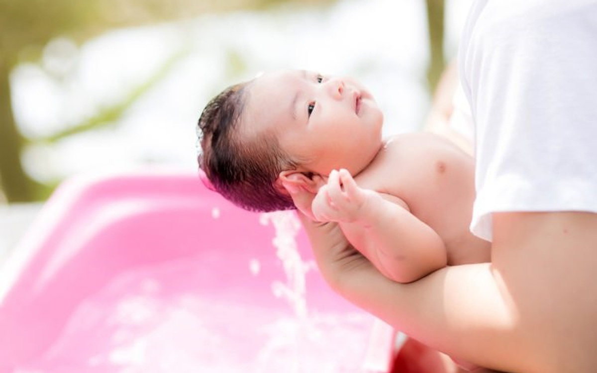 các bước tắm bé sơ sinh bằng sữa tắm go1care