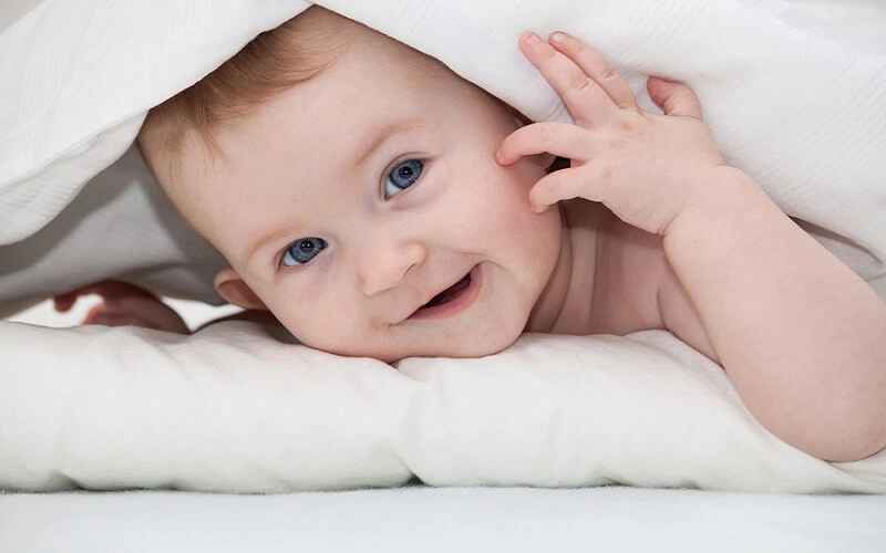 vệ sinh mắt cho bé sơ sinh một cách nhẹ nhàng và an toàn go1care