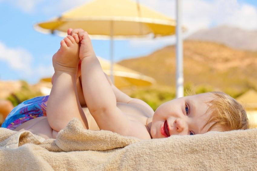 Hướng dẫn và lợi ích của việc tắm nắng cho bé sơ sinh go1care
